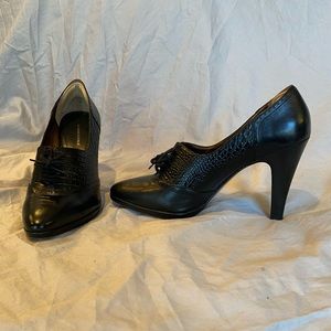 Classy and Sexy Banana Republic Oxford Heels 9